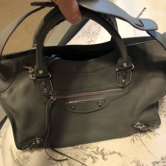 Balenciaga Handbags - Balenciaga Beautiful Gray leather handbag